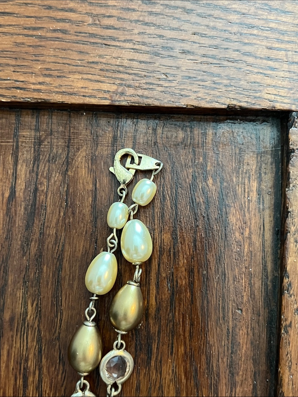 Vintage-Style Gold Cameo Pendant Brooch/Necklace with Pearlescent Beads - Picture 6 of 10